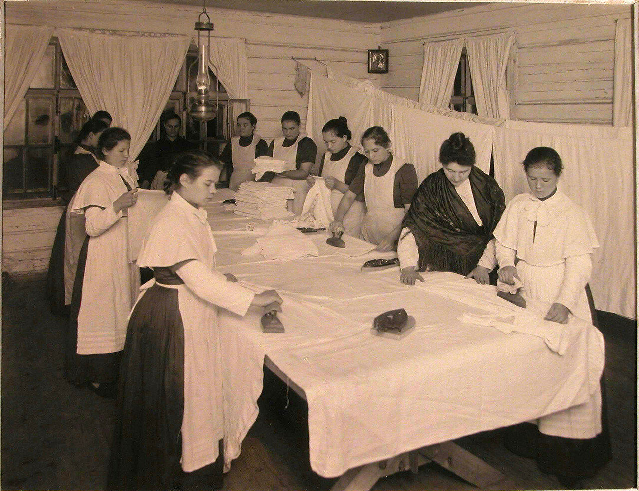 Женское лицо благотворительности